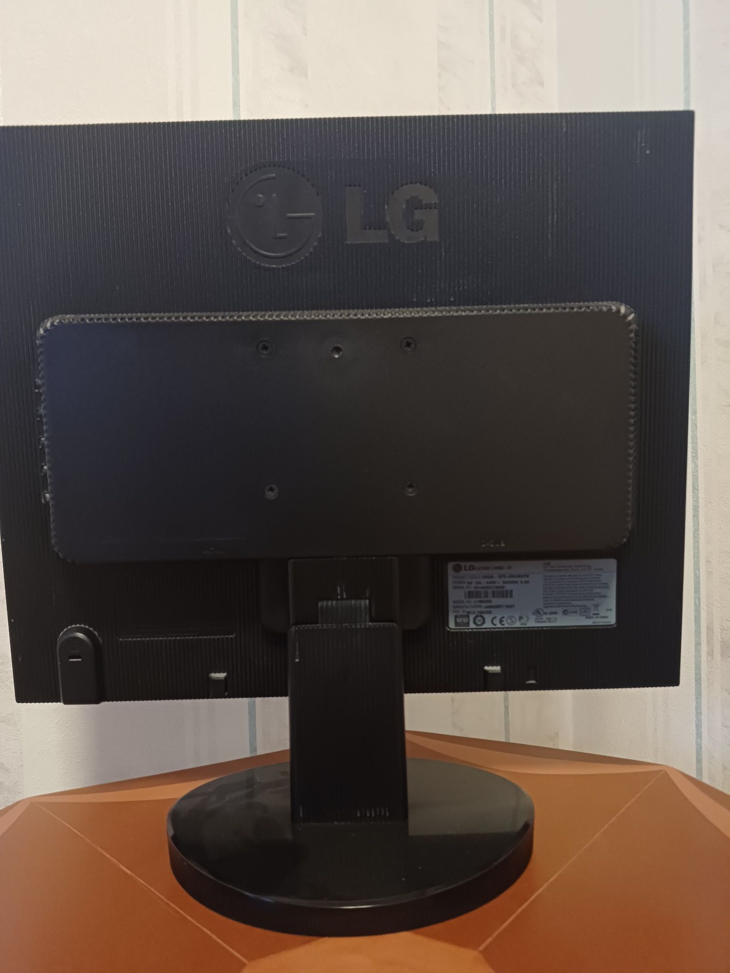 Монитор LG Flatron L1953S