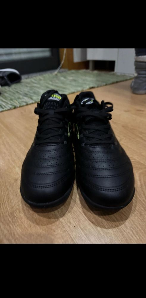 Sapatilhas joma 44