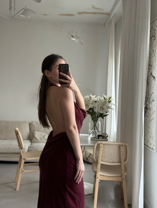 NOWA Sukienka welurowa aksamitna z odkrytymi plecami ZARA