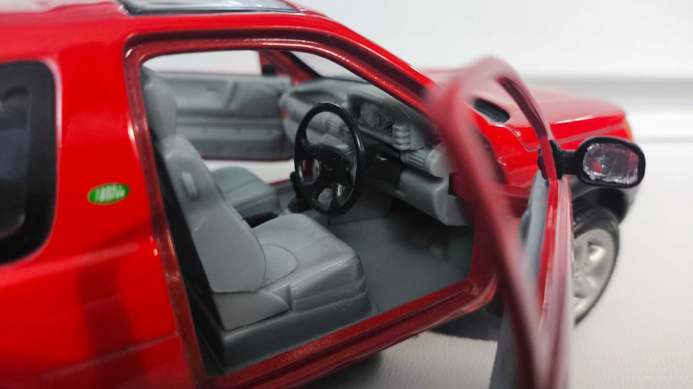 Модель, машинка Land Rover 2001 Freelander 1.24 Welly