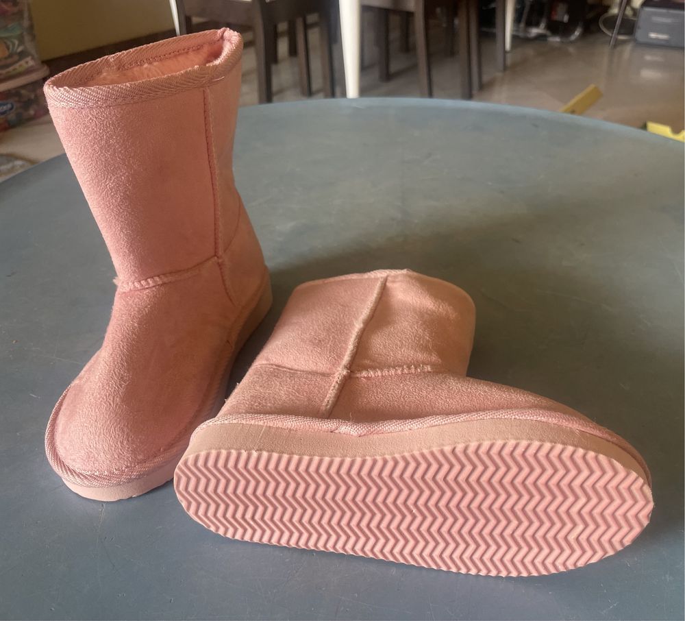 Botas menina com pelo tamanho 29 novas