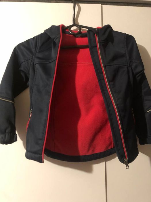 Легка куртка ветревка