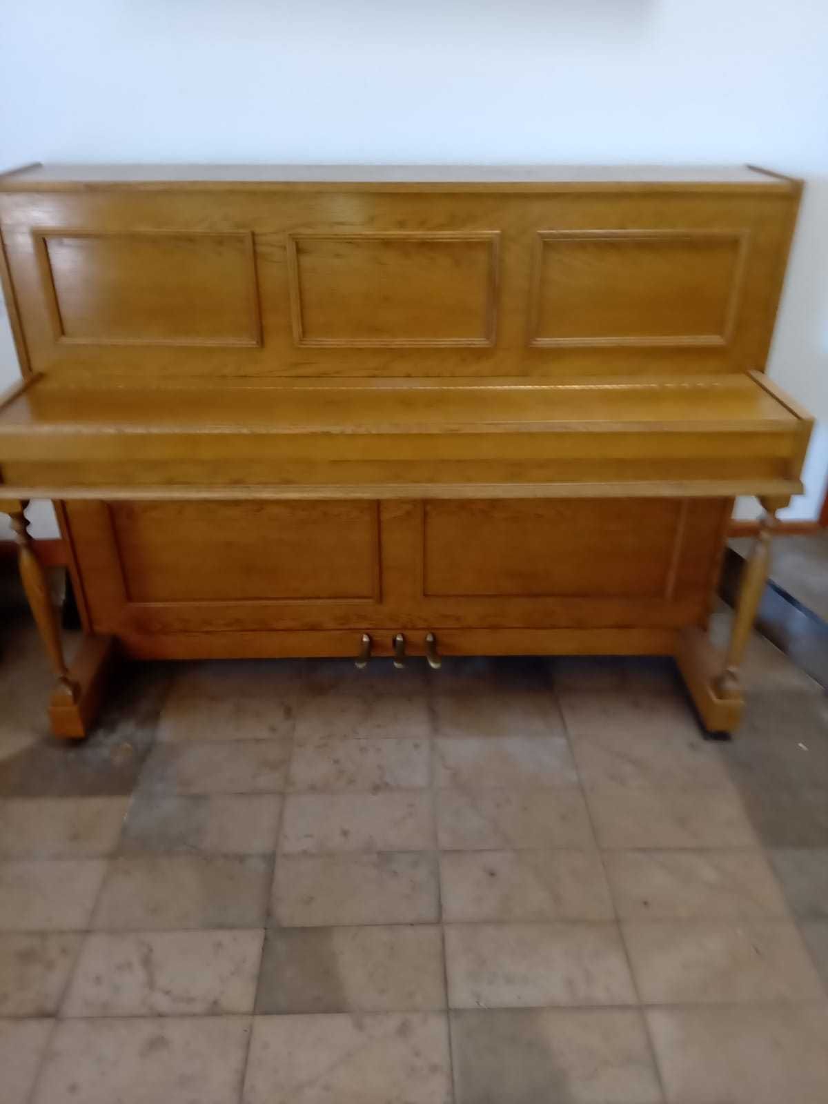 Pianino Calisia model Retro stan bardzo dobry