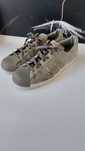 Zamszowe khaki skorzane sneakersy Superstar Adidas 43 1/3