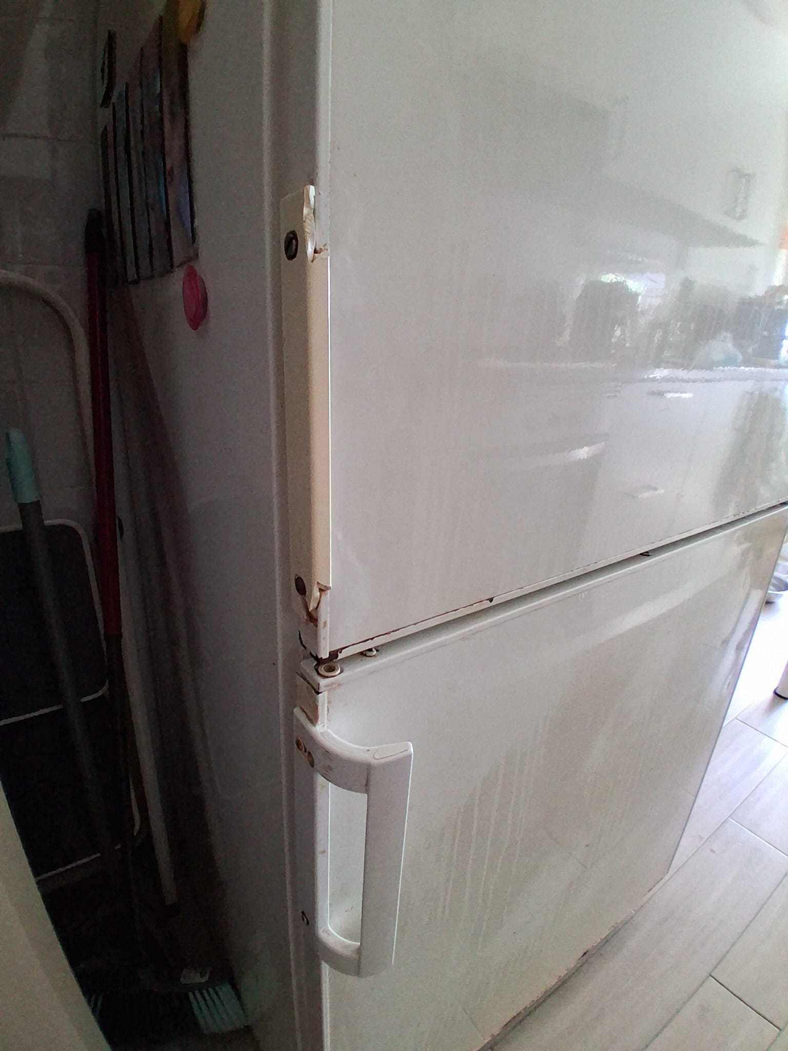 Frigorifico c/ congelador Balay, a funcionar