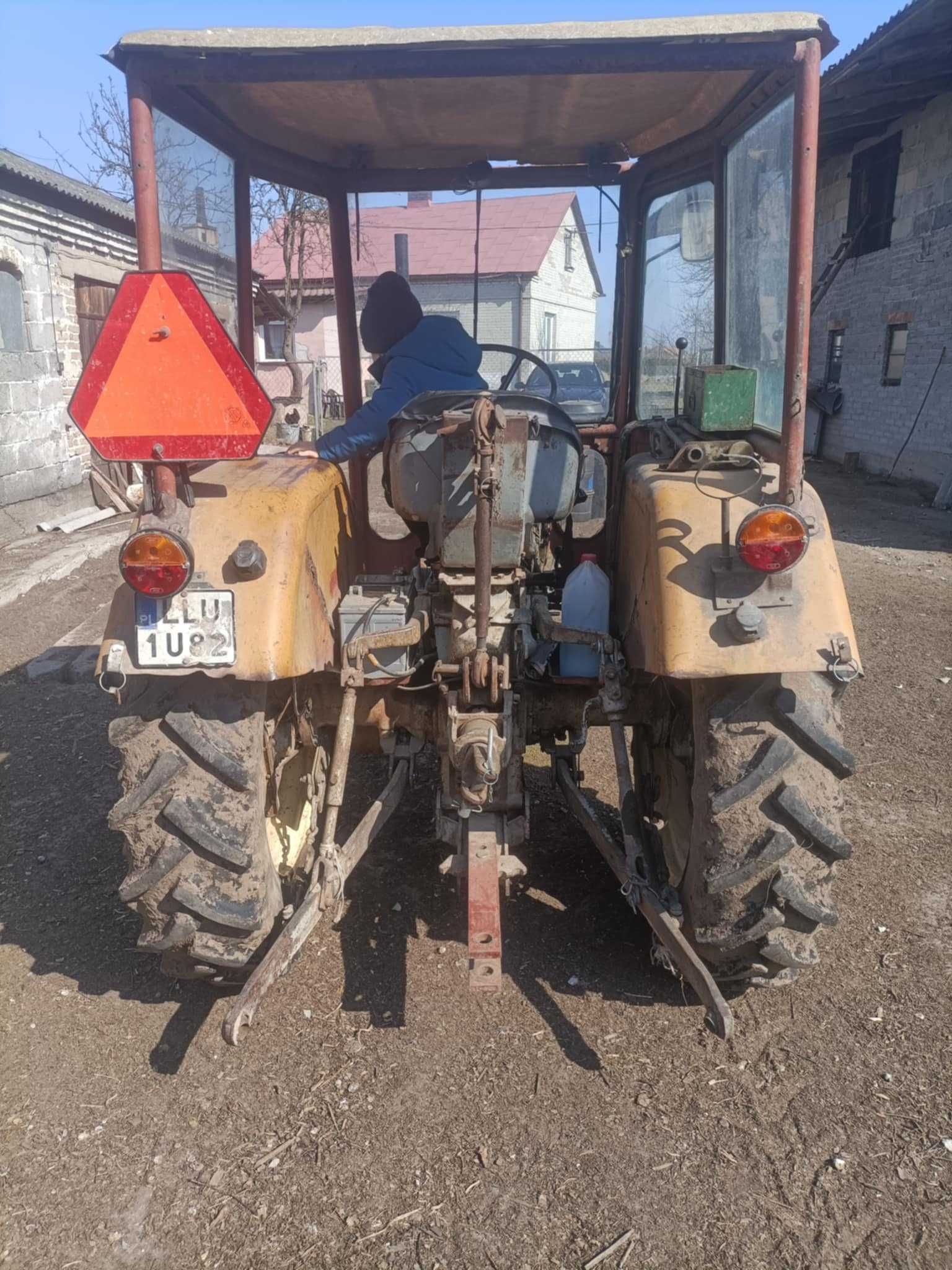 Ciągnik Ursus C-330 z 1987r