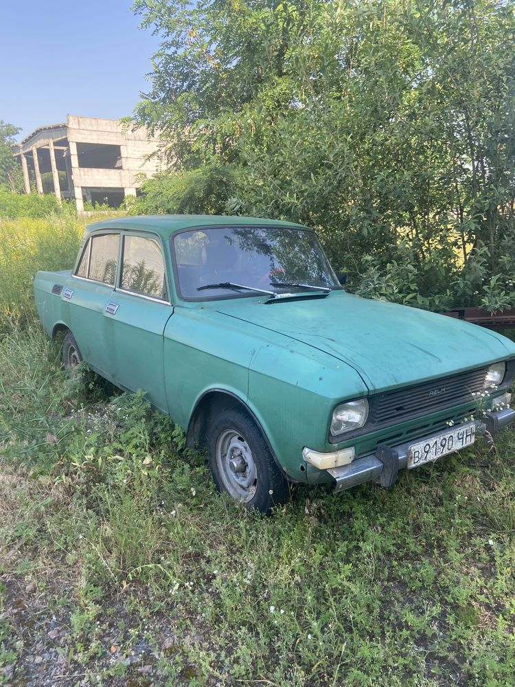 Москвич на повному ходу