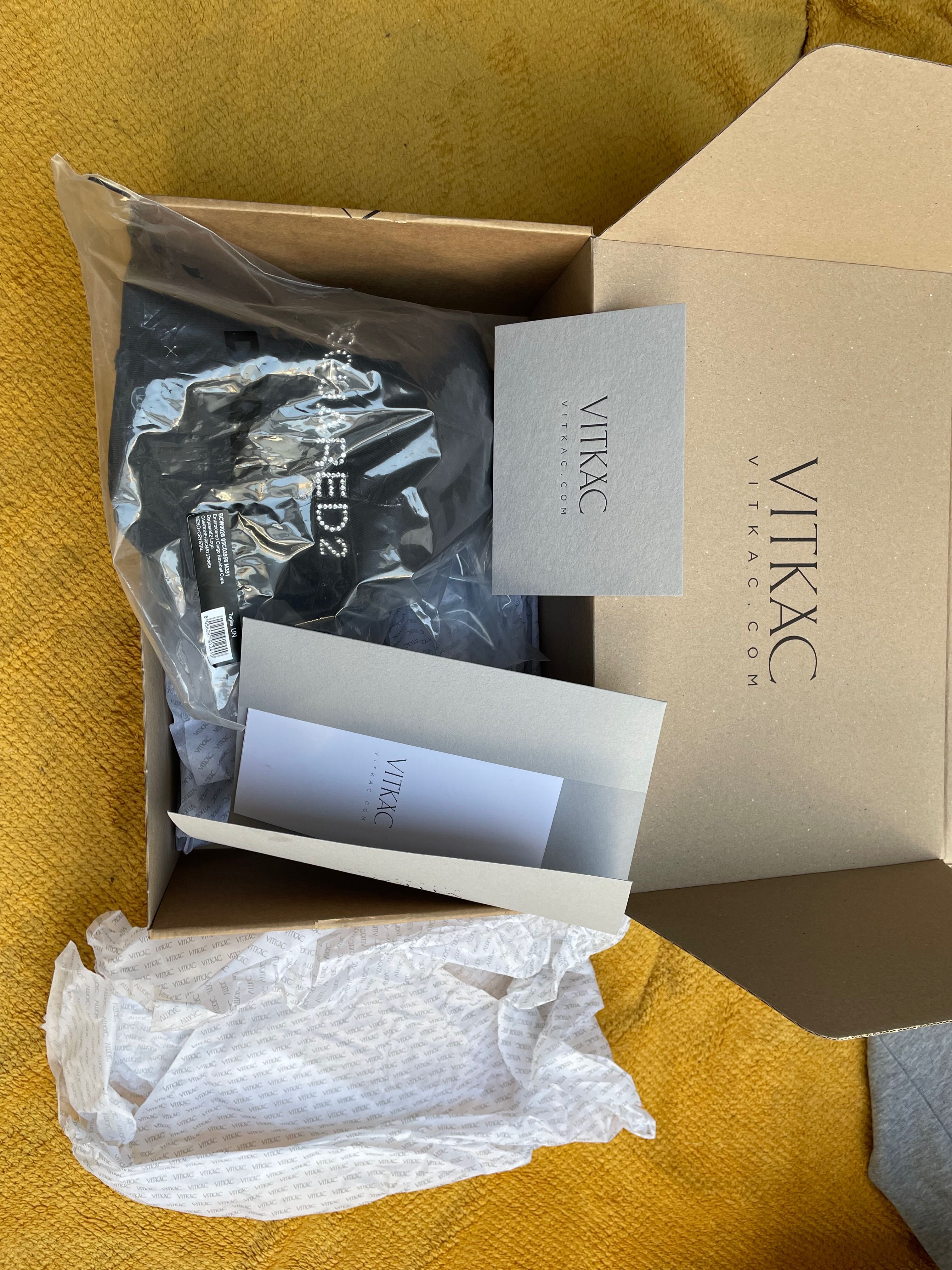 DSQUARED2 luksusowa czapka z daszkiem VITKAC. Cena w sklepie 1 159 zł