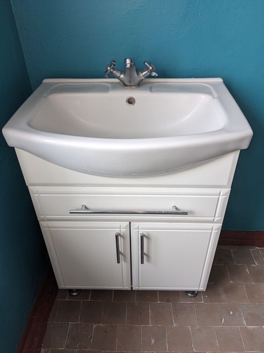 Умивальник з тумбою