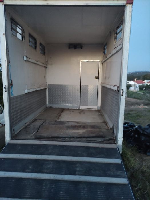 Carroçaria de transporte de cavalos