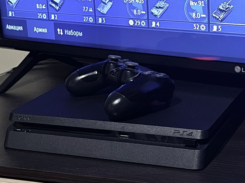 Продаю Ps4 slim 1tb