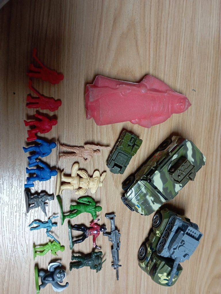 Іграшки  солдатики машинки військові  (цена за все)