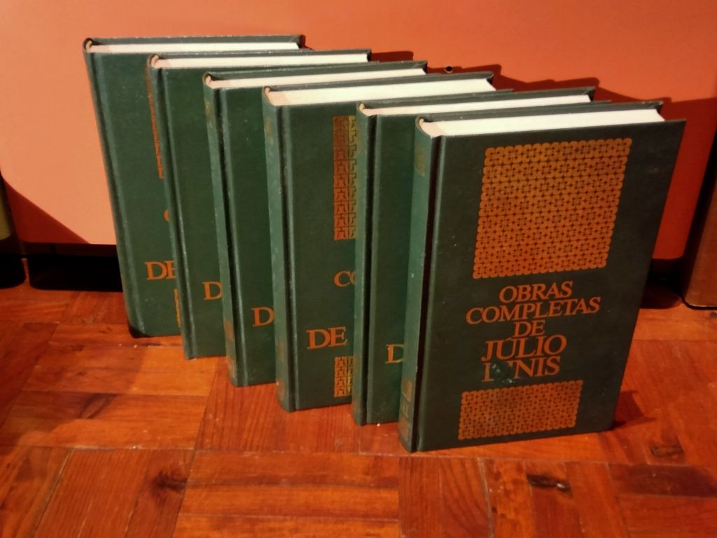 Lote de coleções diversas de livros