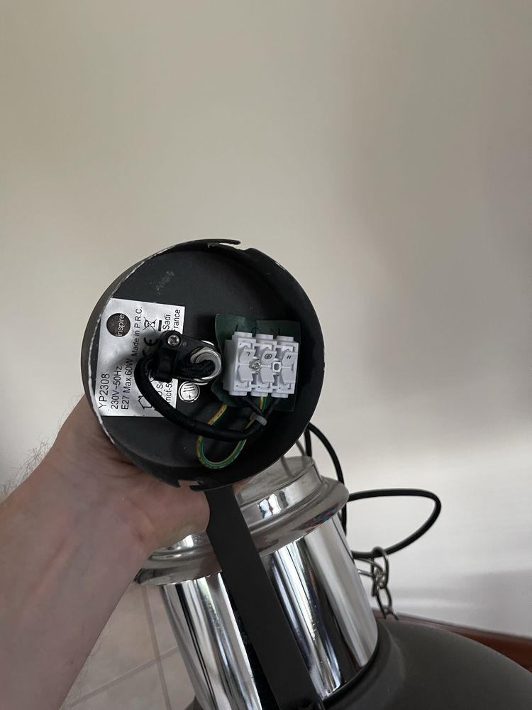 Lampa sufitowa w stylu industrialnym