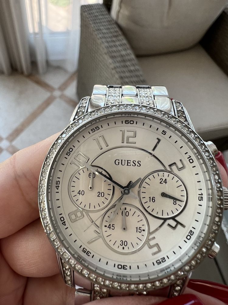 Годинник Guess та каміння Swarovski