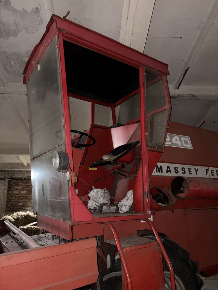 Комбайн Massey Ferguson 240