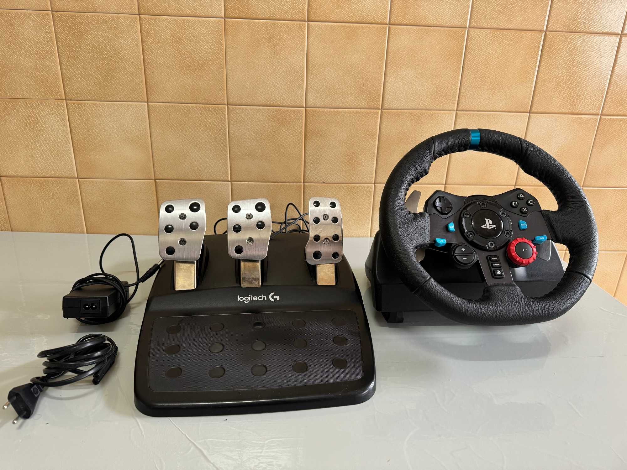 Volante + Pedais LOGITECH G29