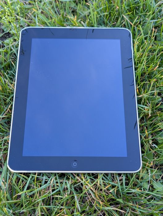 Планшет IPad цілий