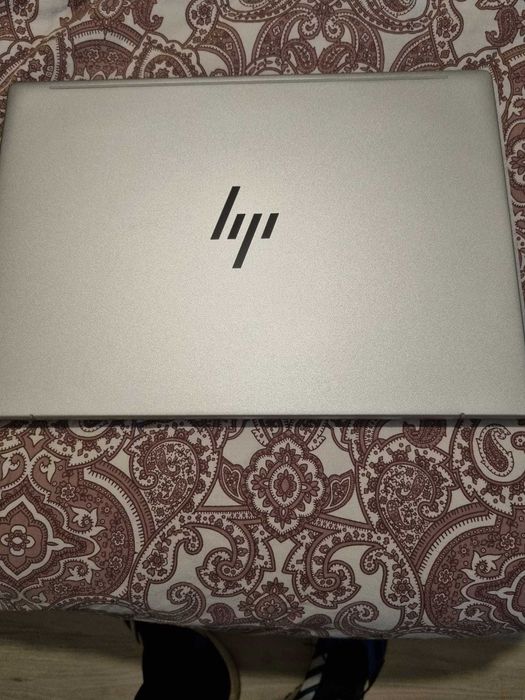 HP EliteBook Ultra 5 640 G11 com Poly Studio – NOVO