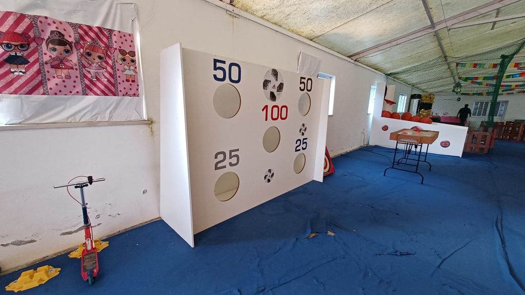 Brinquedos infláveis entre outros
