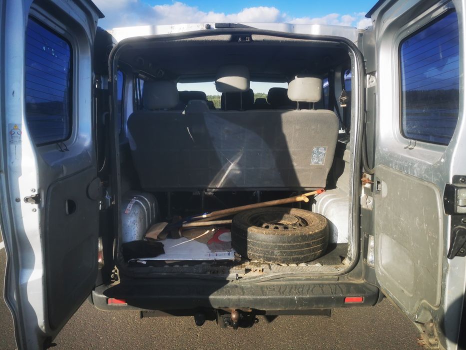 Nissan primastar 1.9 dci 9 osobowy hak niskie spalanie klimatyzacja