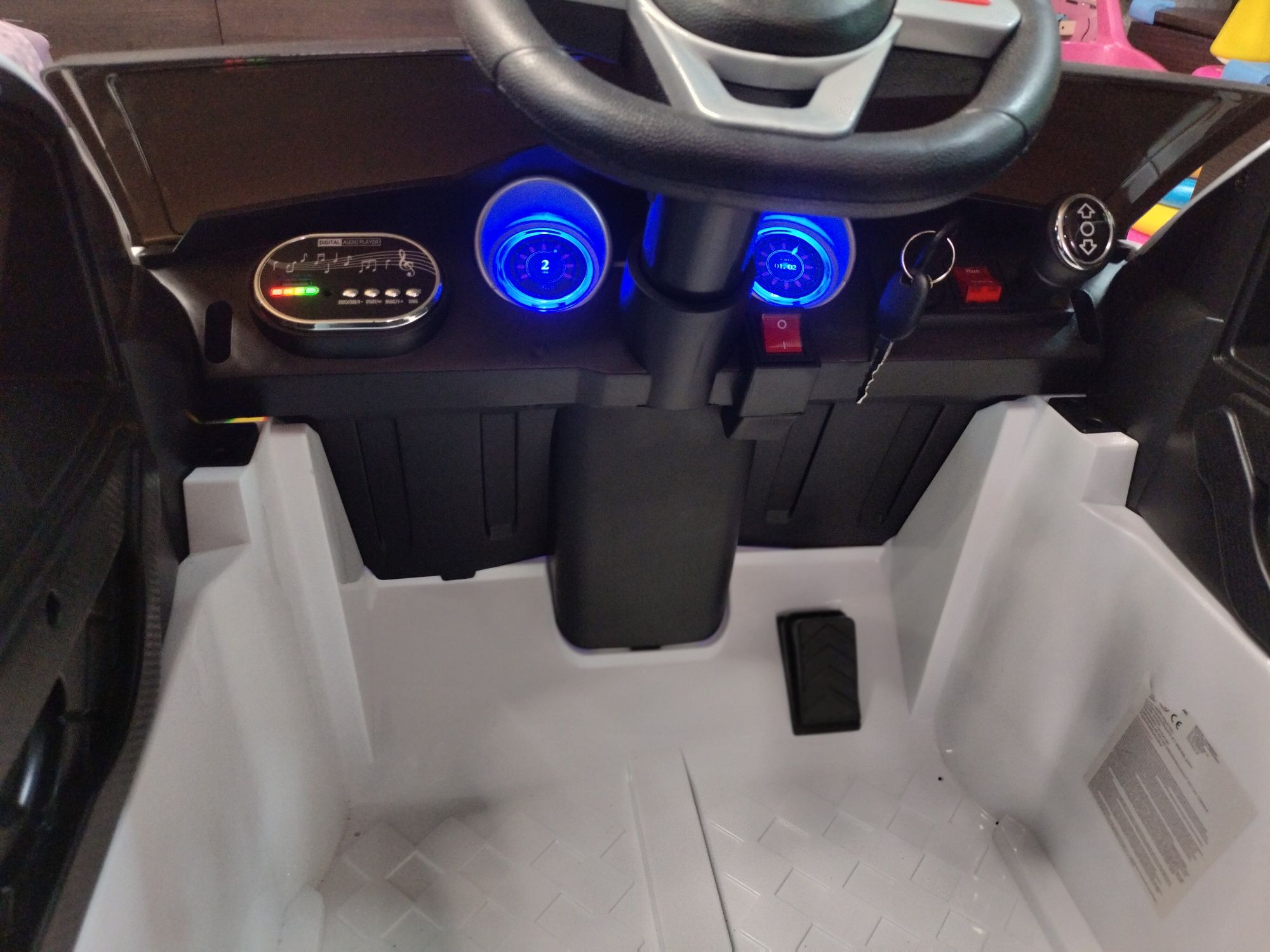 Дитячий електромобіль Just Drive BM-X1 - білий
