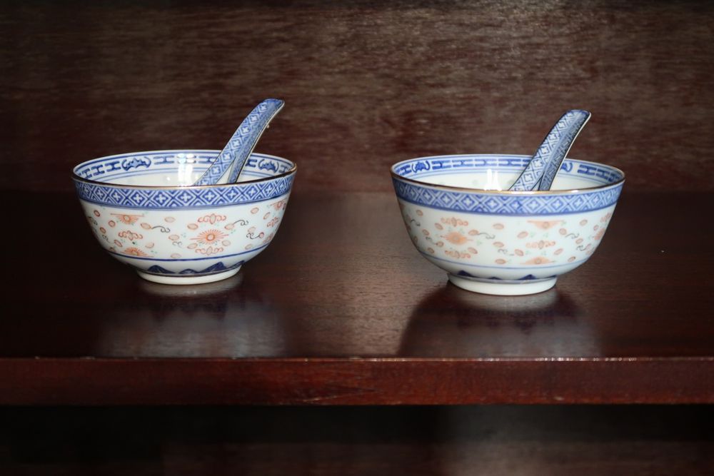 Tigelas chinesas com colher
