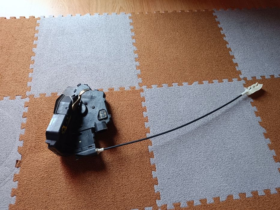 Fechadura porta traseira direita BMW Série 3 Touring (E46) 320d