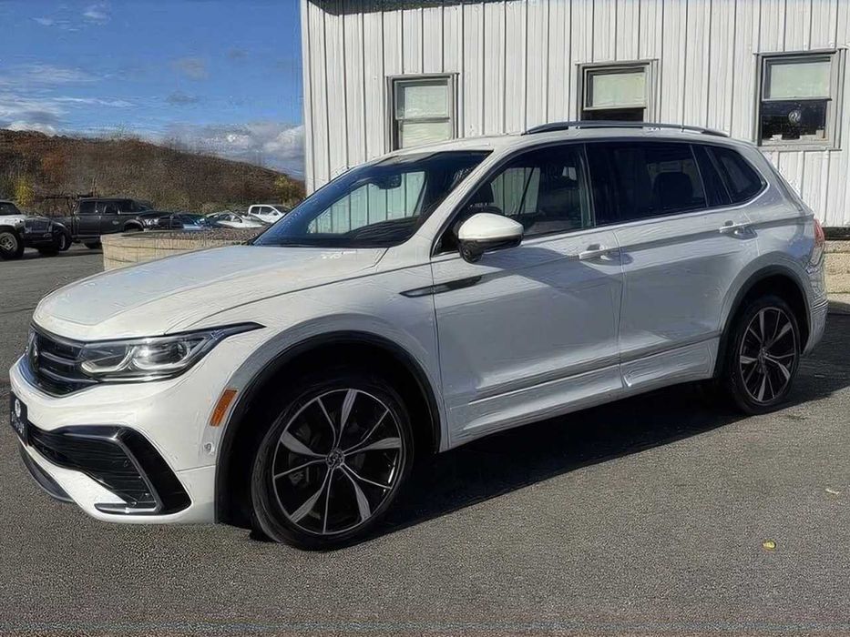 Volkswagen Tiguan      2024
