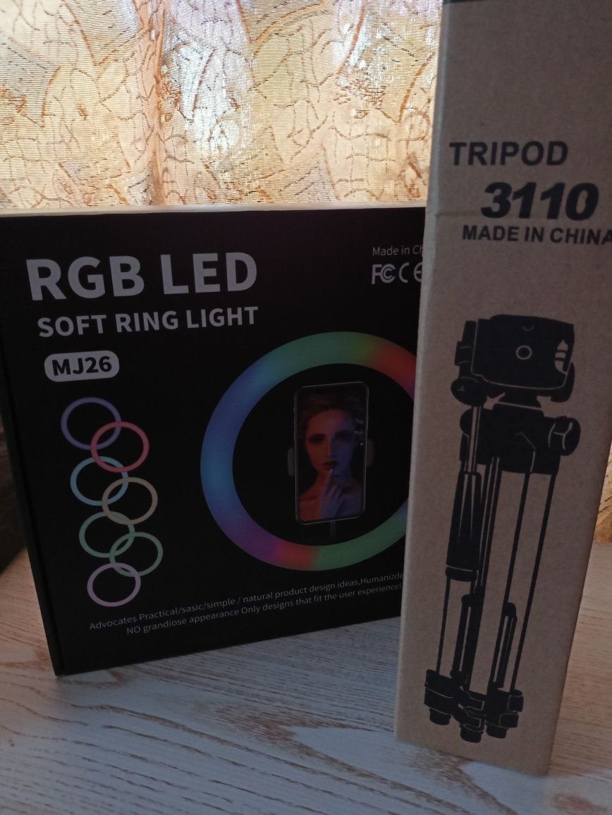 Кольцевая LED лампа RGB MJ26 с креплением на телефон и трипод 3110