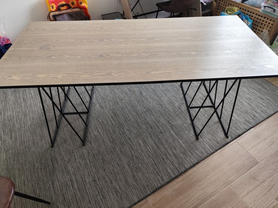 Mesa de jantar com 2 cadeiras