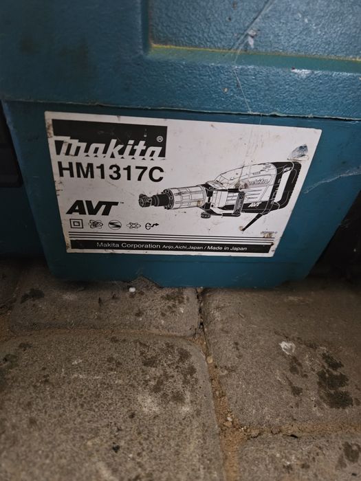 Młot wyburzeniowy Makita HM1317 C