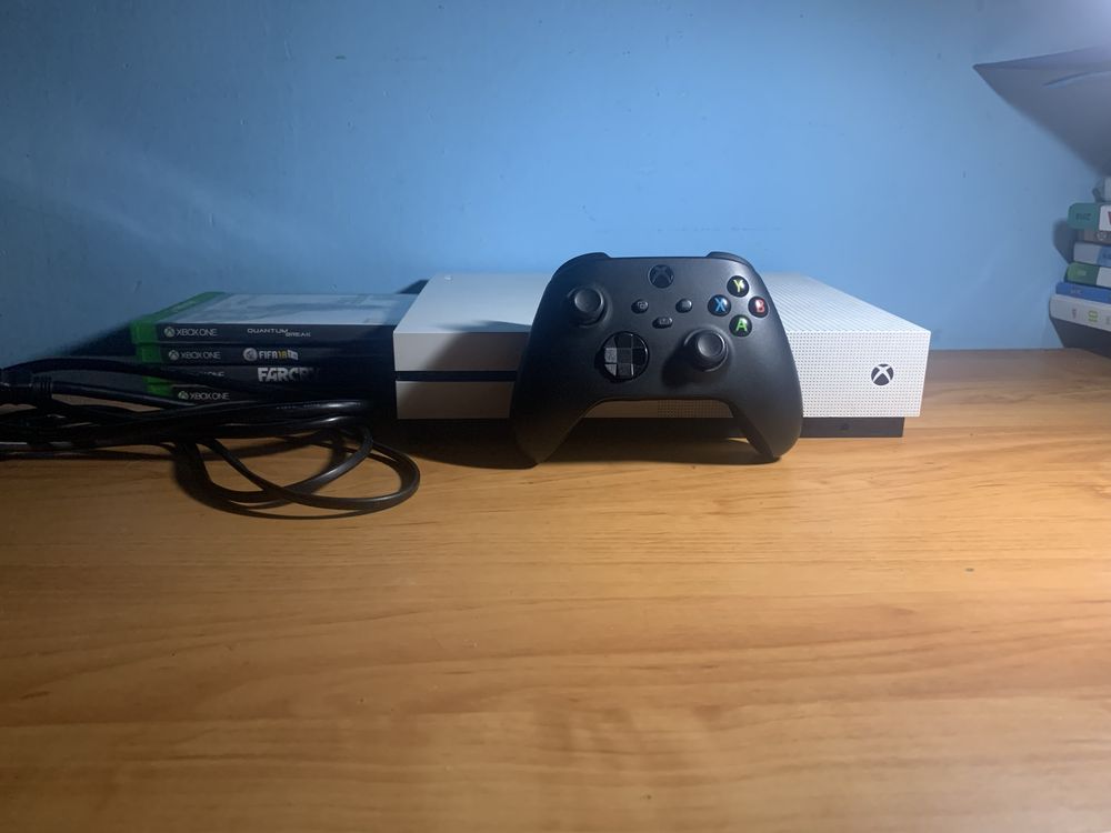 Продам в робочому стані Xbox one S