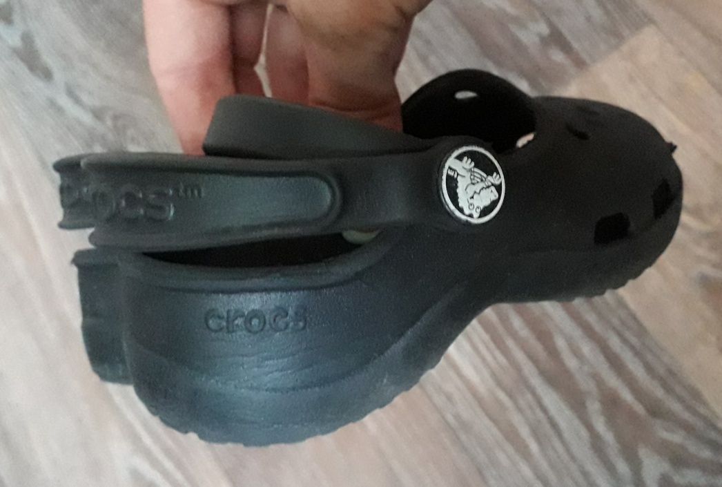 Продам оригинальные crocs размер 6-7, наш 23-24