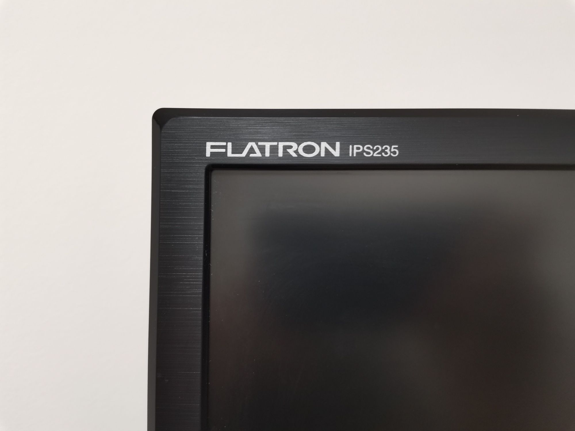 Монітор LG Flatron IPS 235 без дефектів