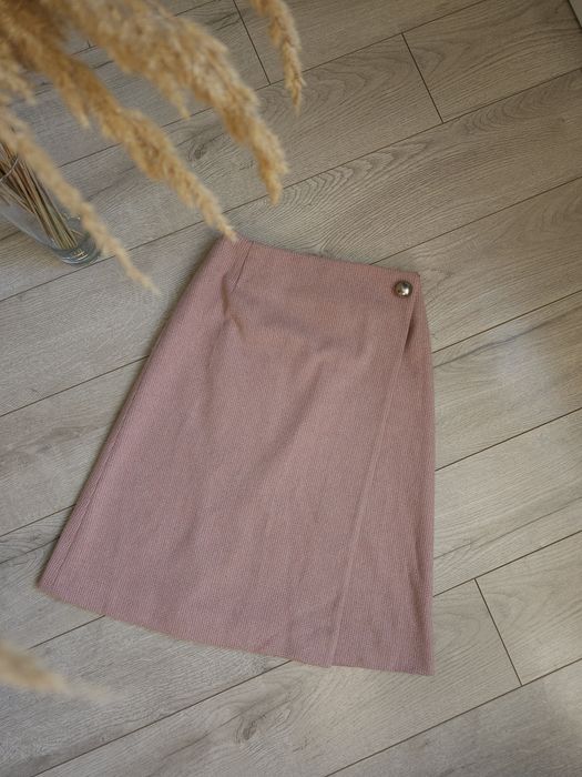 Тепленька жіноча спідниця