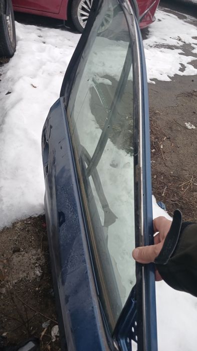 Ниссан х-трейл т32.Оригинал.Стекло правой передней двери.