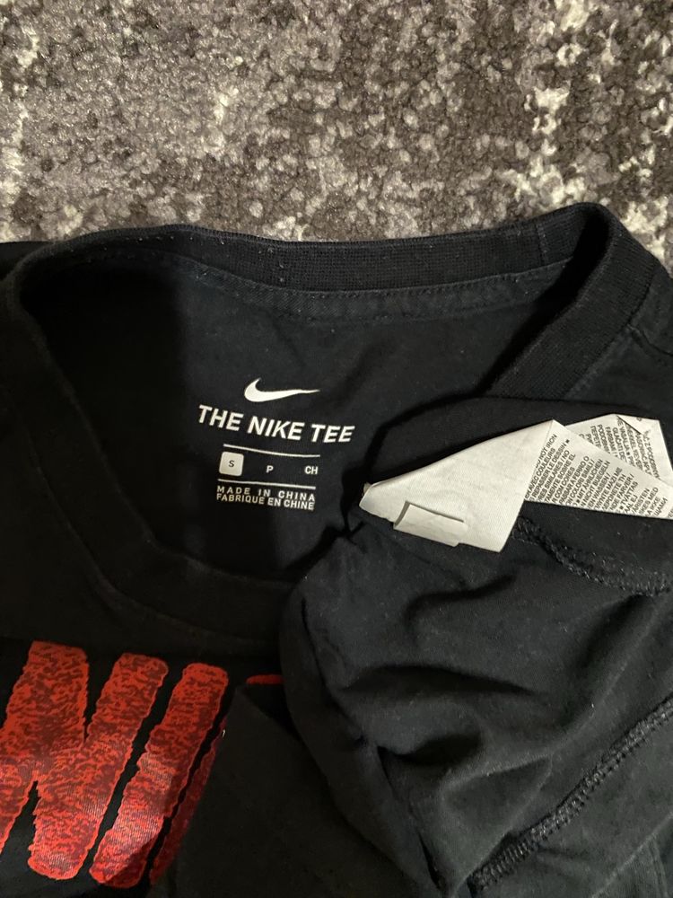 Футболка Nike Tee