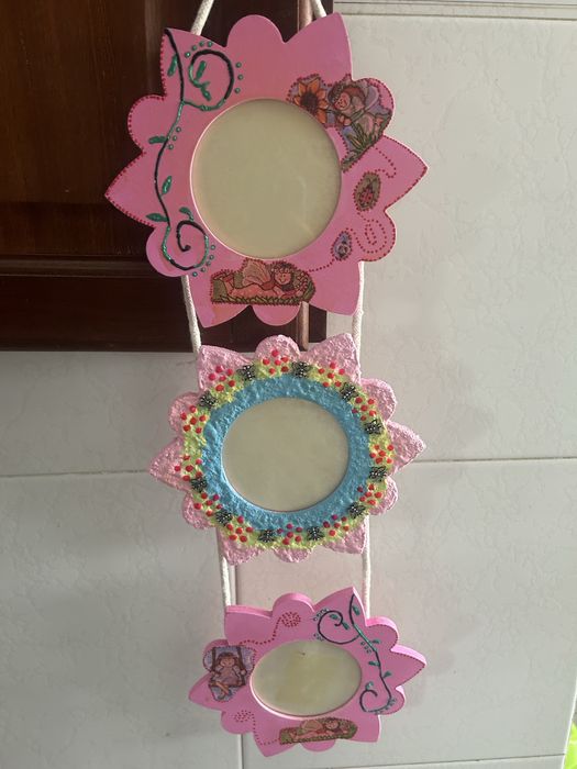 Moldura com imagens em forma de flor