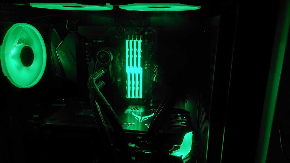 Sprzedam PC !!! AMD Ryzen 7 5800X3D,  RX 6800 XT Red Devil 16GB GDDR6