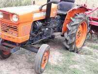 trator agricola marca KUBOTA L-1500