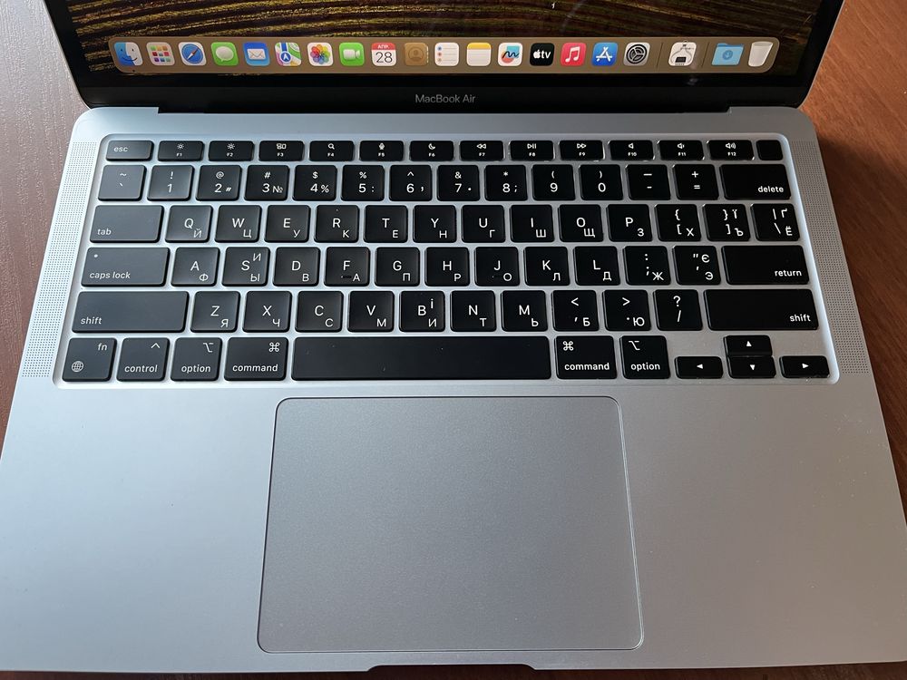 MacBook Air  M1 2020  8/256