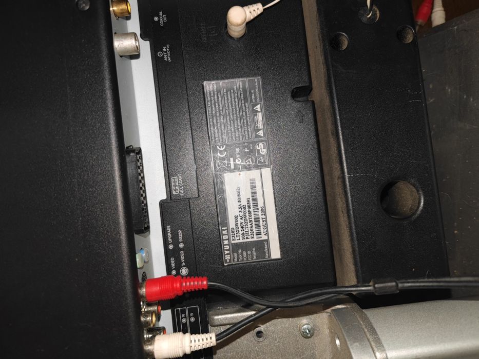 телевизор Hyundai E320D ,32' б.у