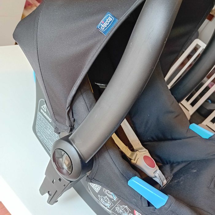 Baby Coque Chicco (com base)