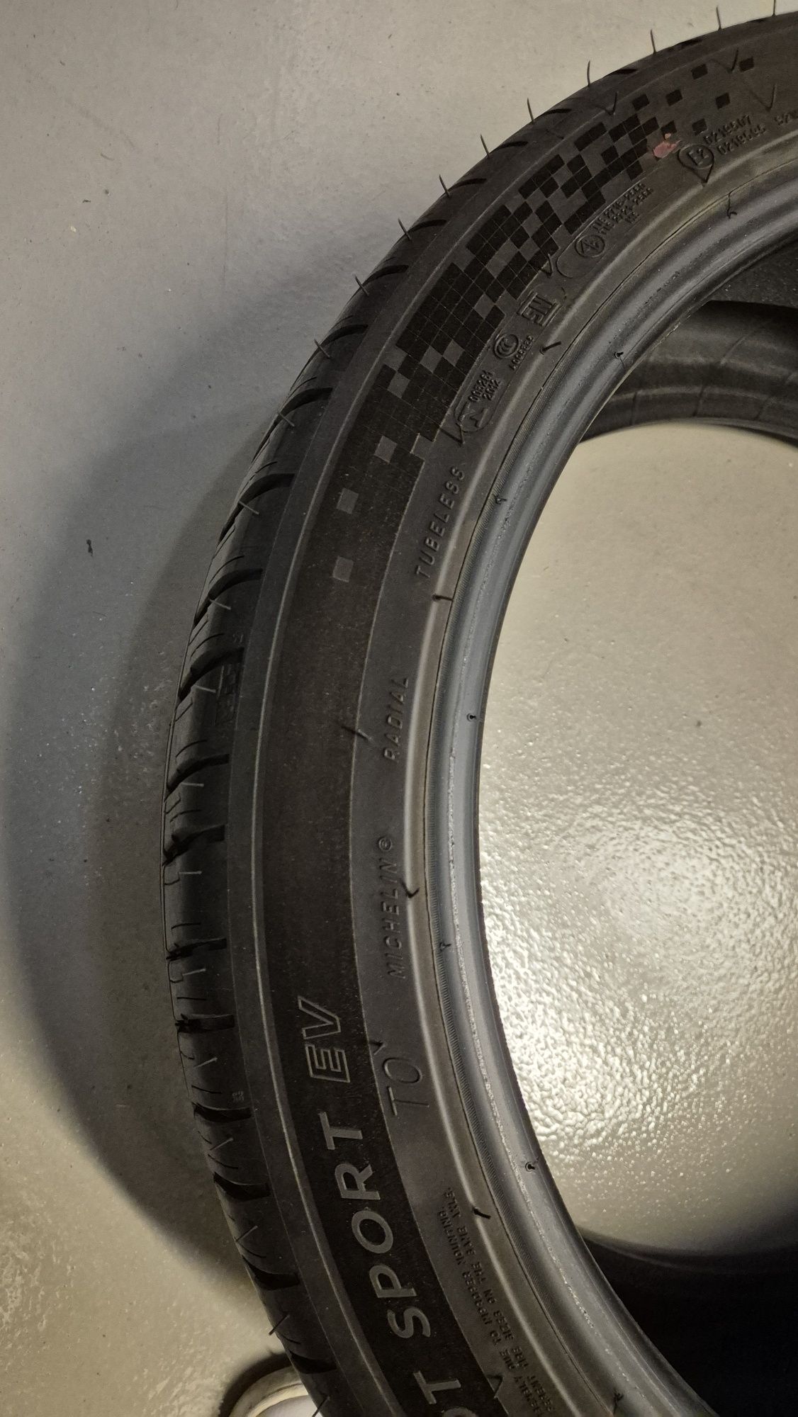 Opony Michelin 255/40 R20 101W Extra Load x 4 szt. Prawie nówki!