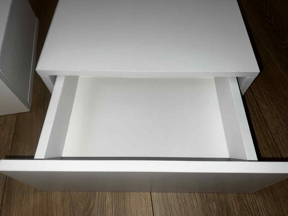 Szafkii nocne  wiszące białe