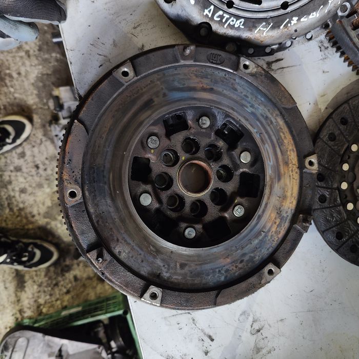 Маховик демфер щеплення Опель Комбо  Астра h Меріва 1.7 cdti