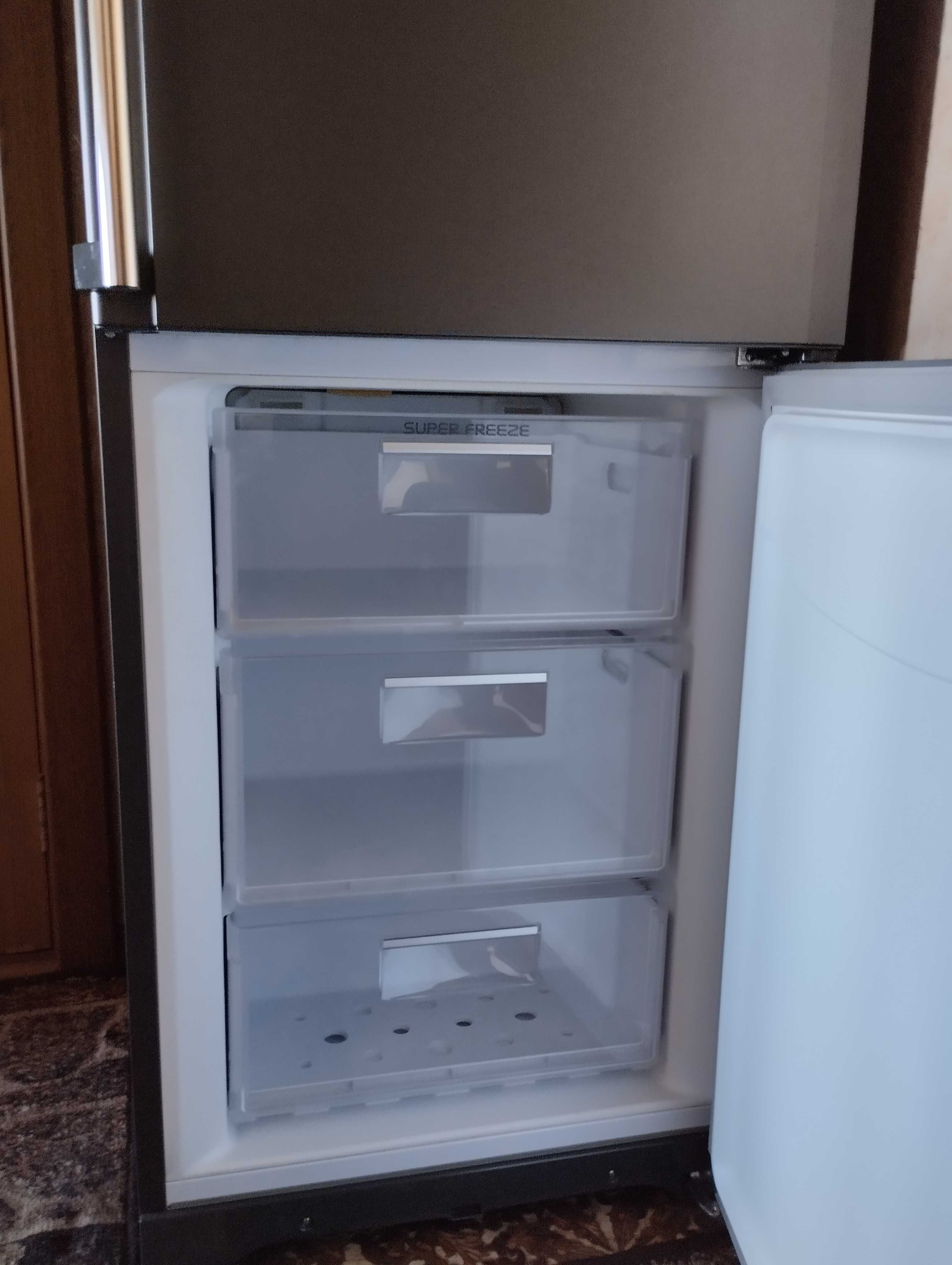 Холодильник Hotpoint Ariston EBGH 20243F
