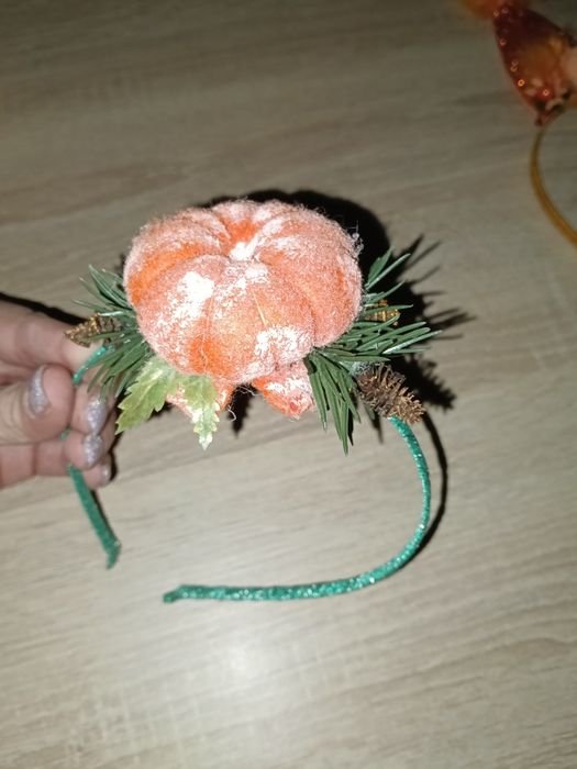 Обруч мандаринки та білочки