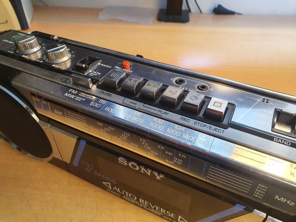 Sony CFS-900S Radio e Leitor de Cassetes Boombox